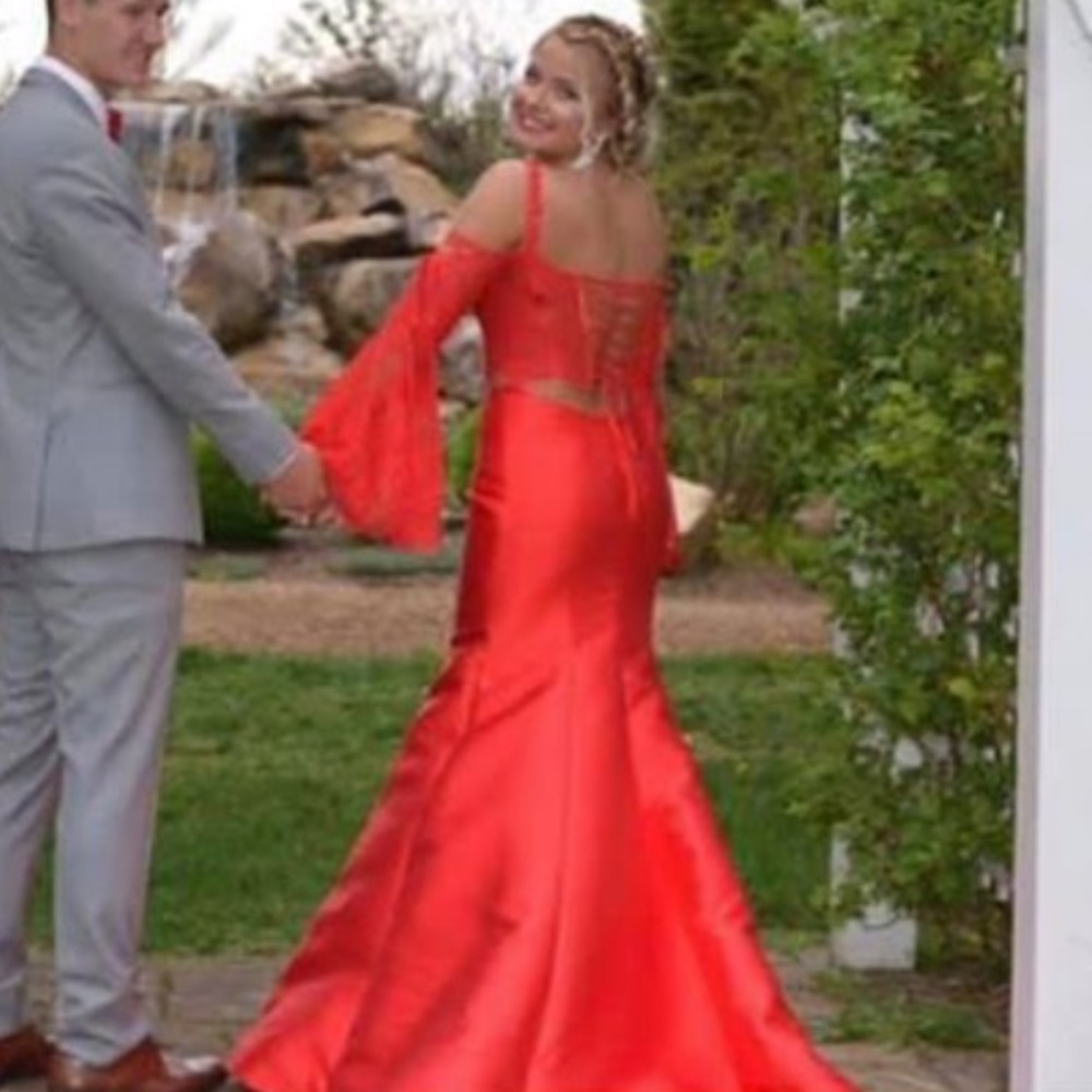 Prom/formal dresses - Picture 2 of 7